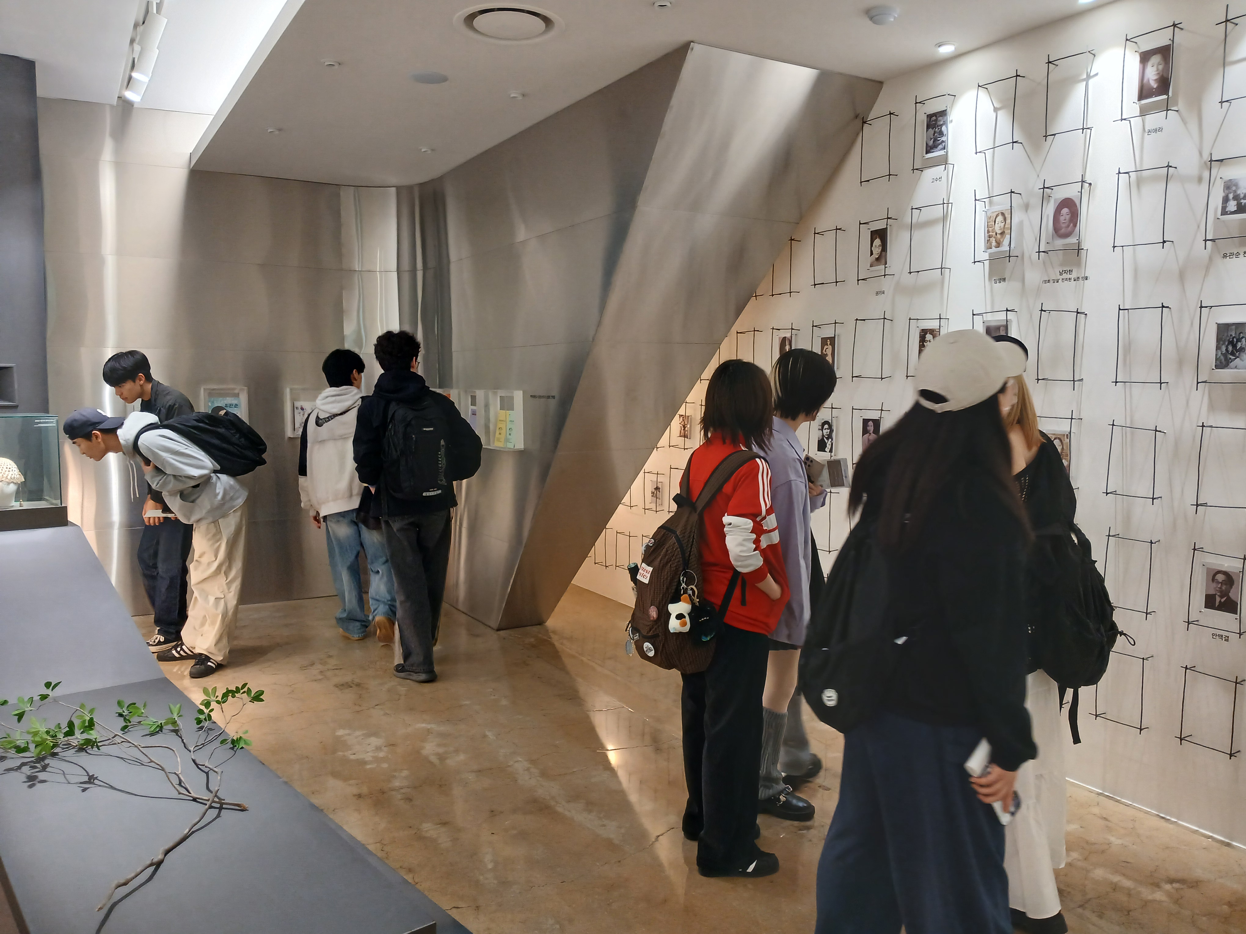 [패션스타일디자인과]2026 백석미술관, 백석역사관, 기독교박물관,현대시100년관, 시화갤러리 탐방 스케치 6번째 첨부파일 이미지
