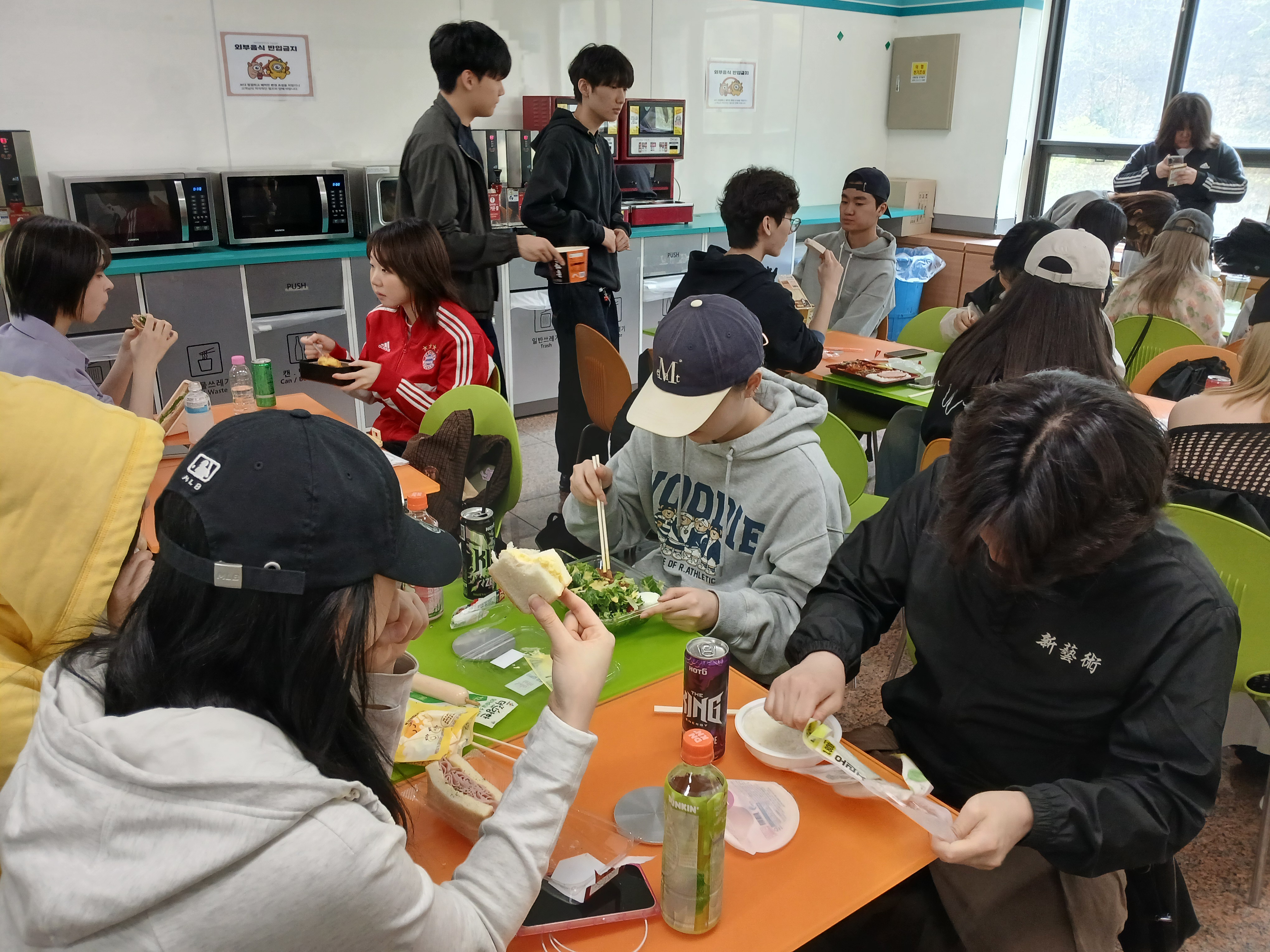 [패션스타일디자인과]AI와 캠퍼스 적응하기-멘토링  2번째 첨부파일 이미지