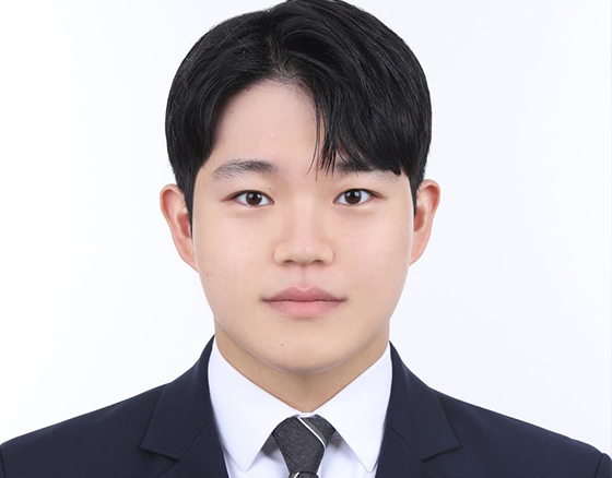 졸업생 사진1